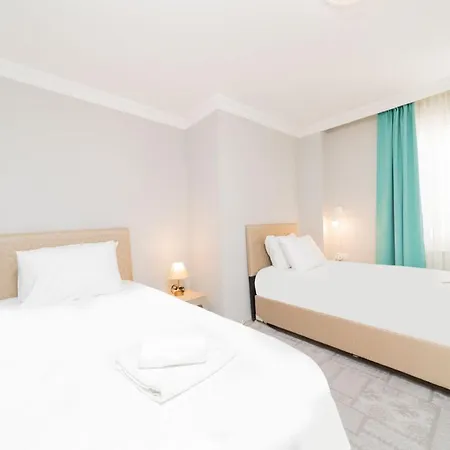 Central And Spacious Flat Near Sea In Muratpasa Apartment *
