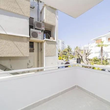 Central And Spacious Flat Near Sea In Muratpasa Antalya