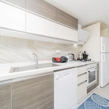 Central And Spacious Flat Near Sea In Muratpasa * Antalya