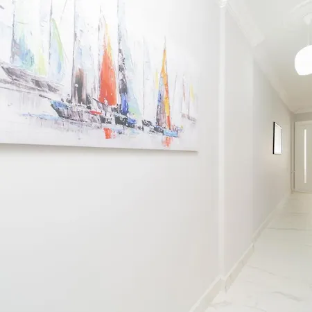 Lägenhet Central And Spacious Flat Near Sea In Muratpasa *