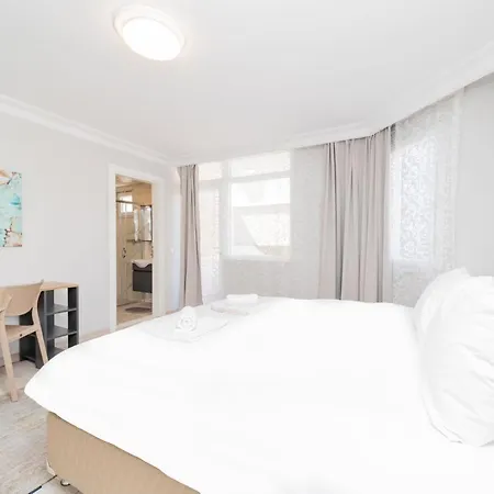 Central And Spacious Flat Near Sea In Muratpasa Lägenhet *